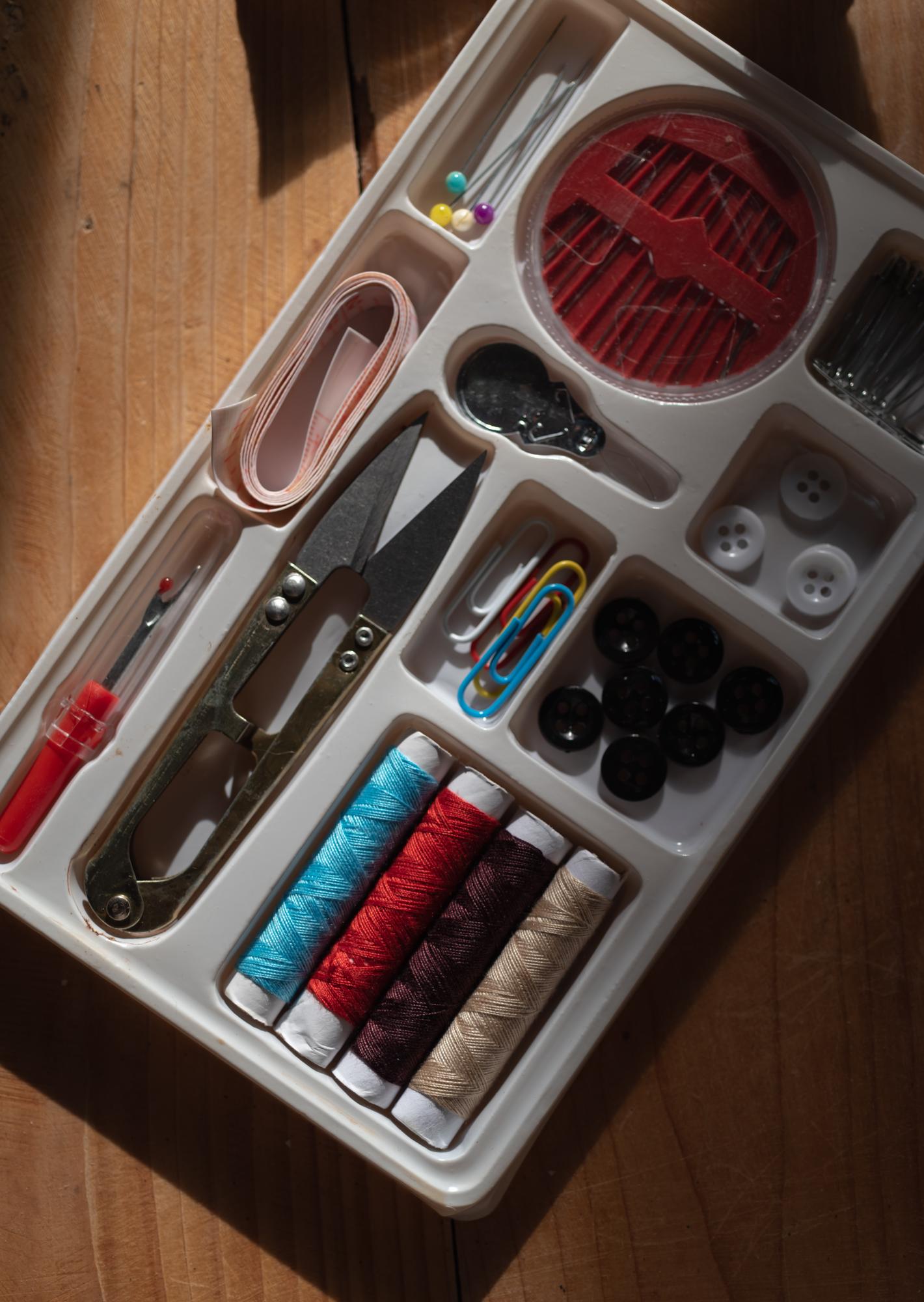 Set de materiale și instrumente pentru broderie
